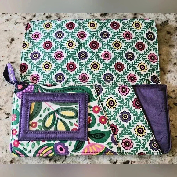 Vera Bradley Bifold RETIRED Baroque Oversize Wallet  Magnetic Closure - Picture 2 of 5